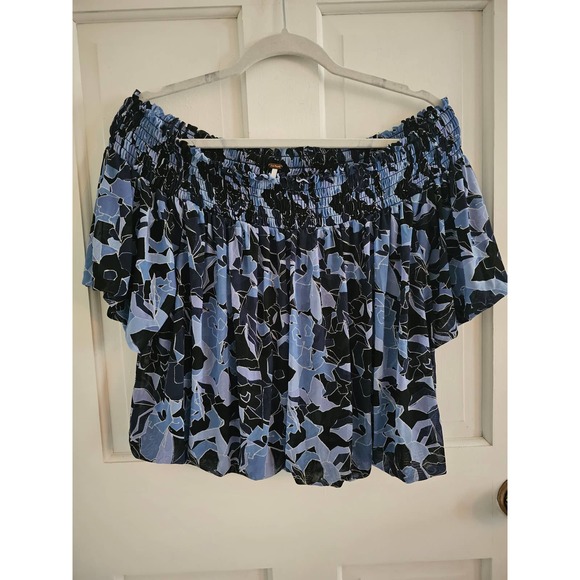 Free People Tops - 38 Free People Off-shoulder crop top, sz L